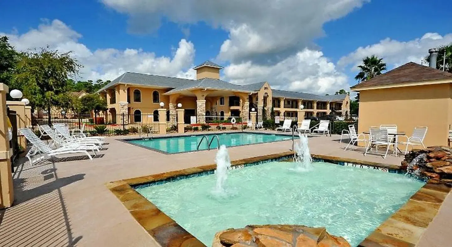 Best Western Huntsville OUTDOOR_POOL