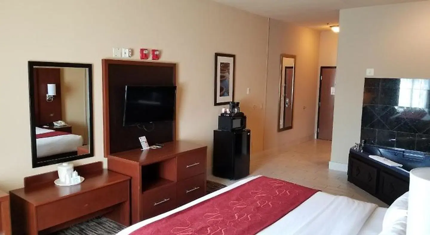 Comfort Suites At Plaza Mall ROOM_EXAMPLE