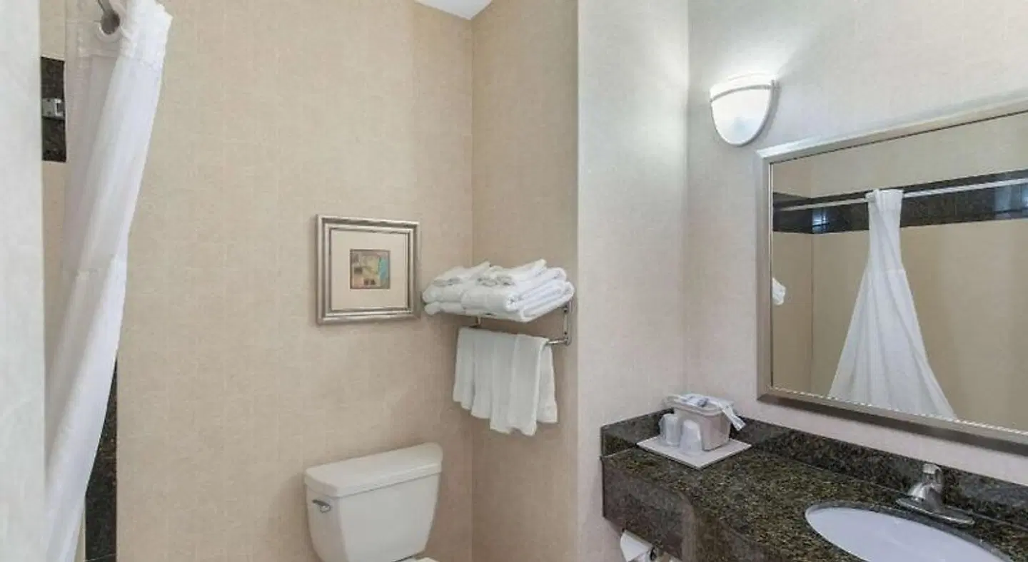 Fairfield by Marriott Inn & Suites Hillsboro Badezimmer