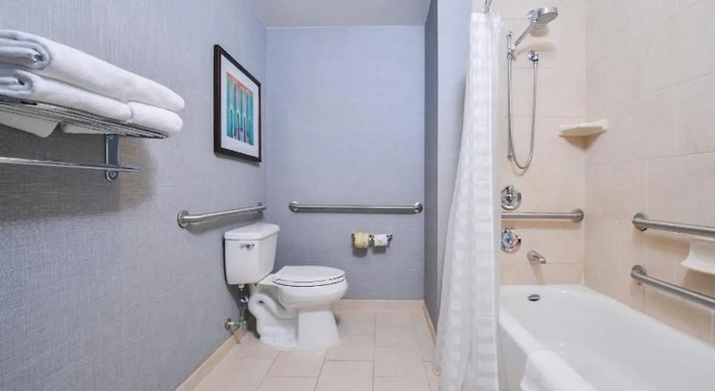 Hyatt Place Chesapeake Badezimmer
