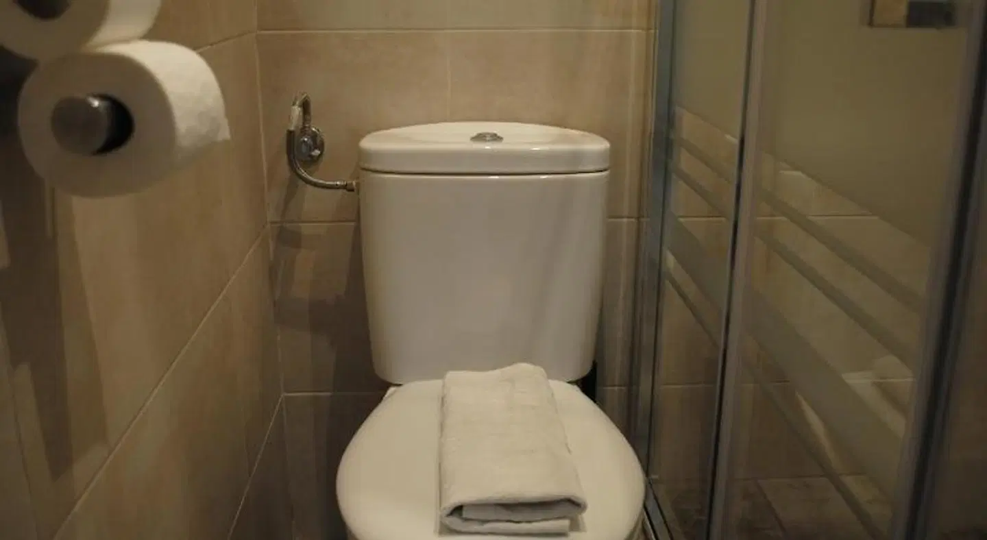 Hostal Abril Madrid Badezimmer