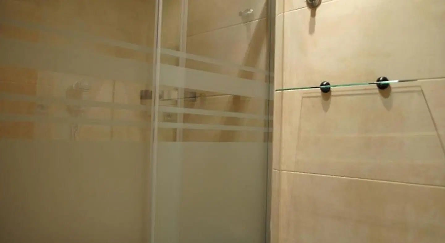 Hostal Abril Madrid Badezimmer