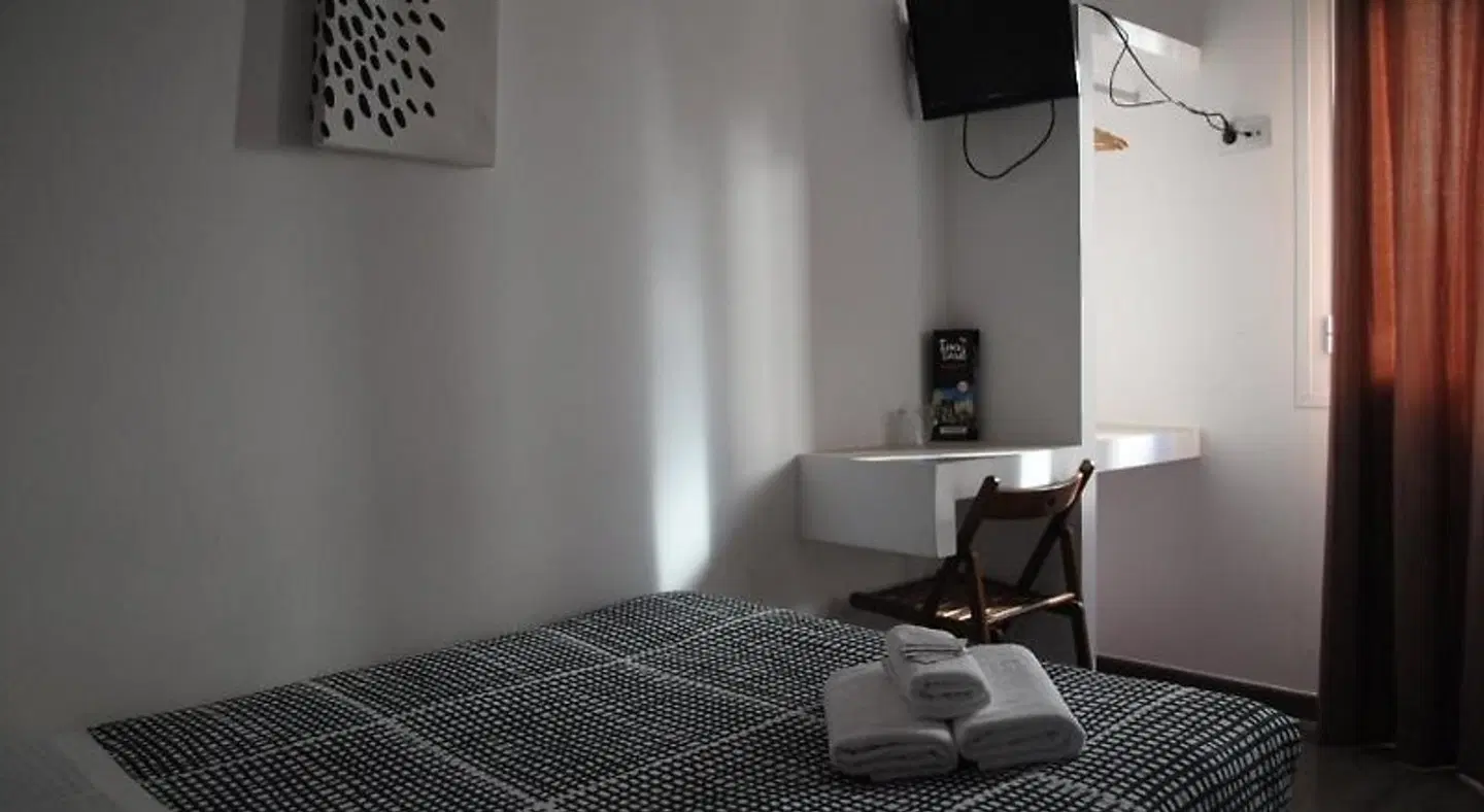 Hostal Abril Madrid ROOM_EXAMPLE