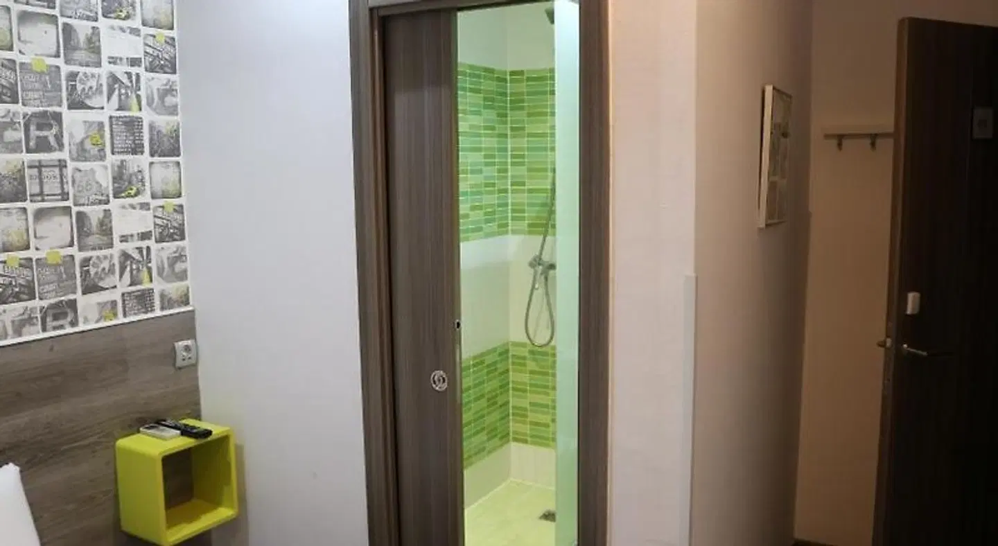 Hostal Abril Madrid Badezimmer