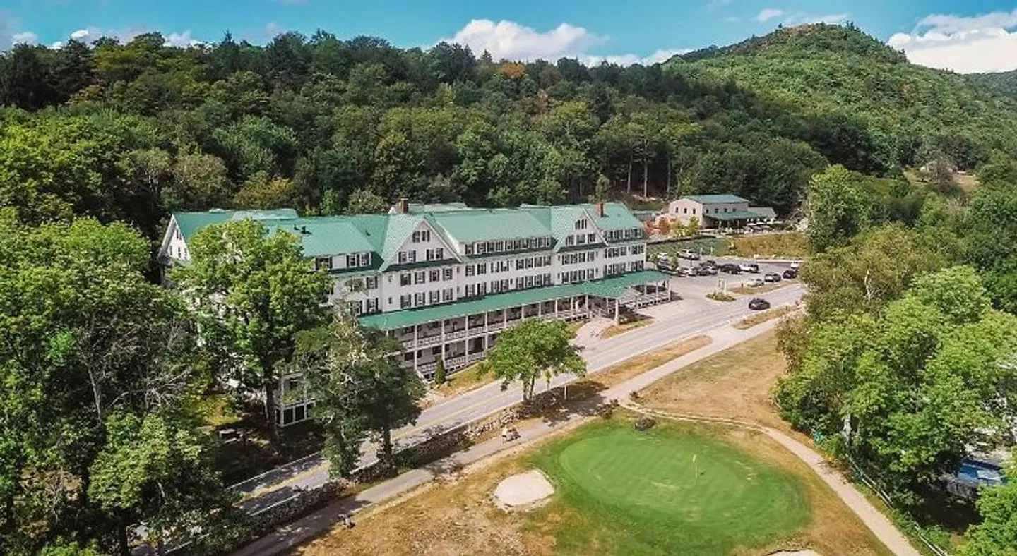 Eagle Mountain House and Golf Club EXTERIOR