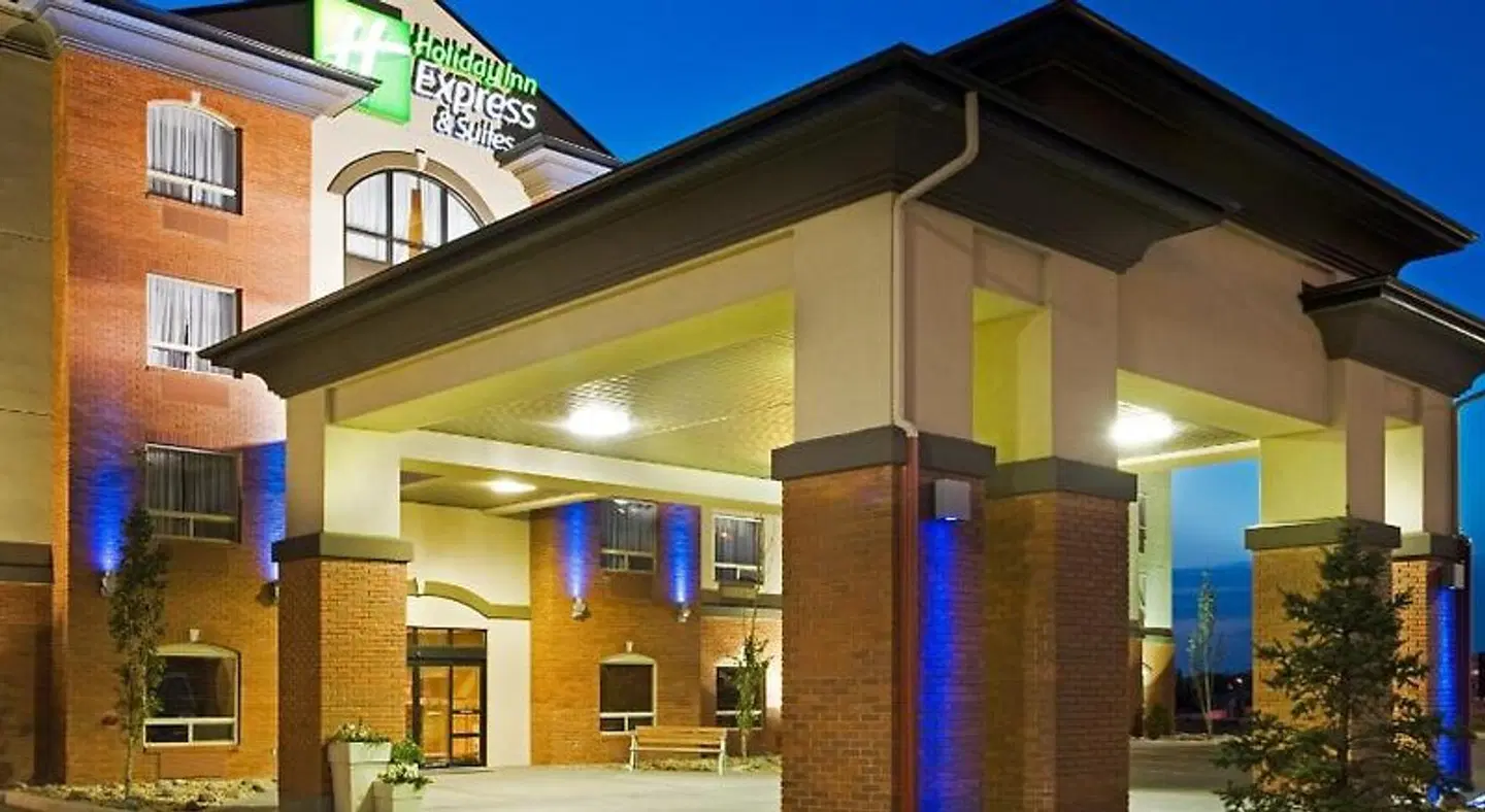 Holiday Inn Express & Suites Drayton Valley by IHG EXTERIOR