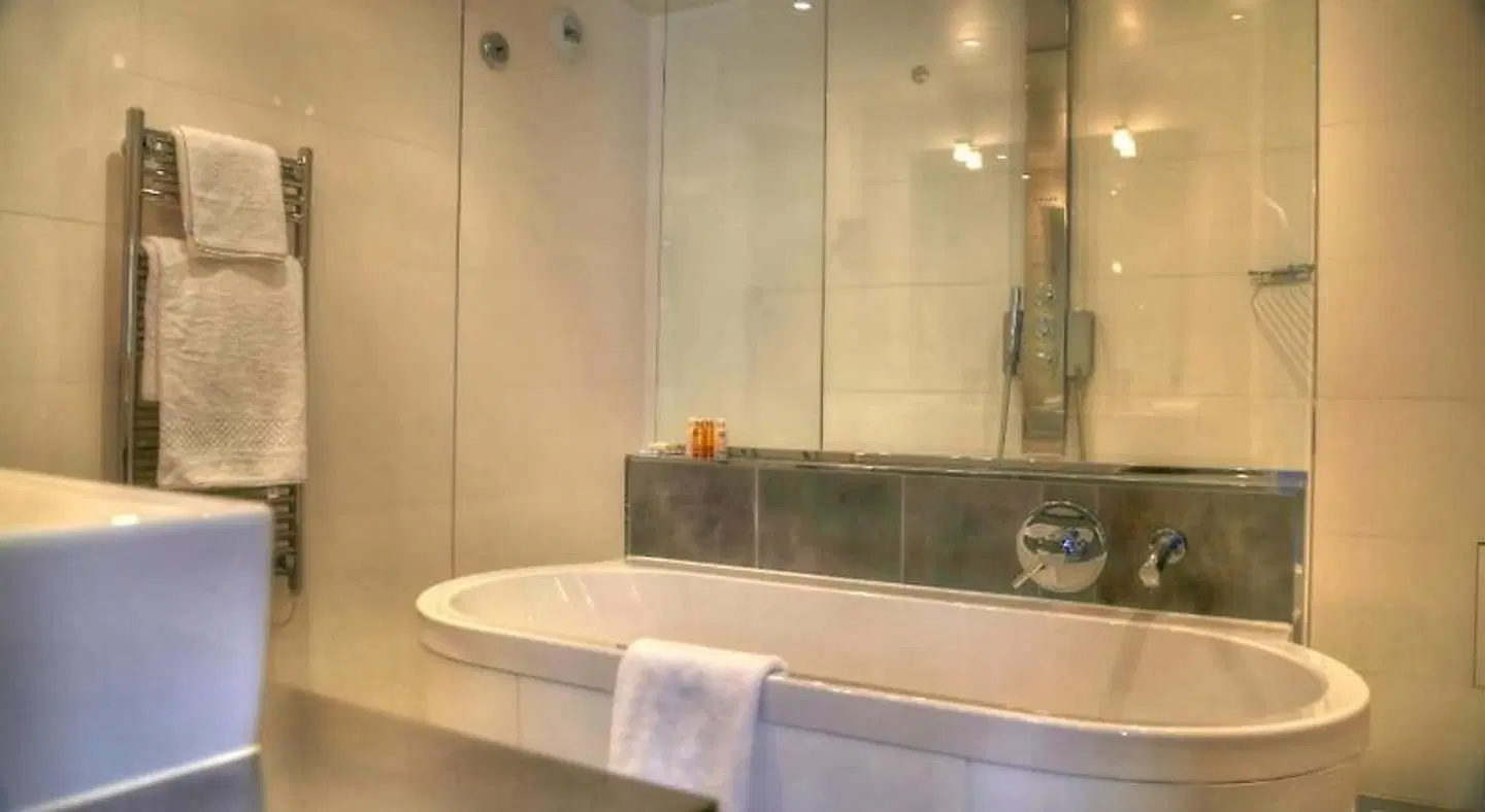 Hôtel Molière Badezimmer