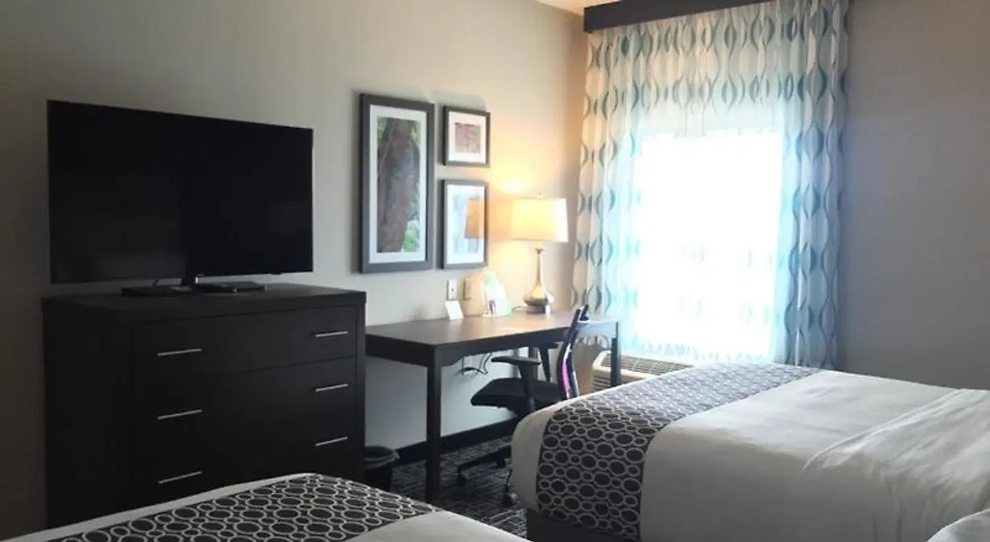 La Quinta Inn & Suites by Wyndham McAllen La Plaza Mall ROOM_EXAMPLE