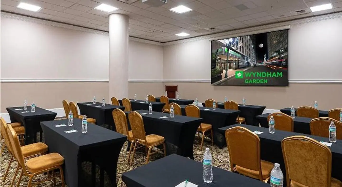 Wyndham Garden Baronne Plaza Konferenz