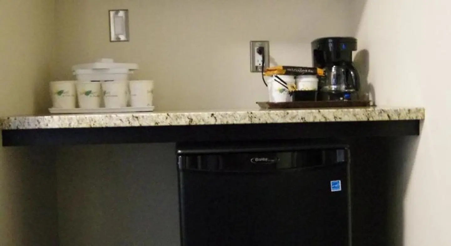 Weyburn Travelodge Hotel Badezimmer