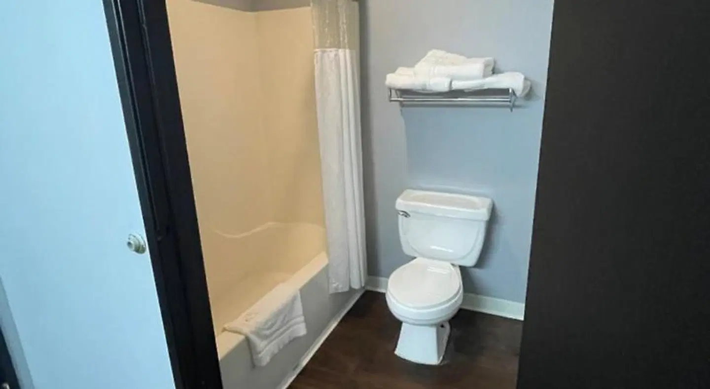 New Victorian Inn & Suites Lincoln Badezimmer
