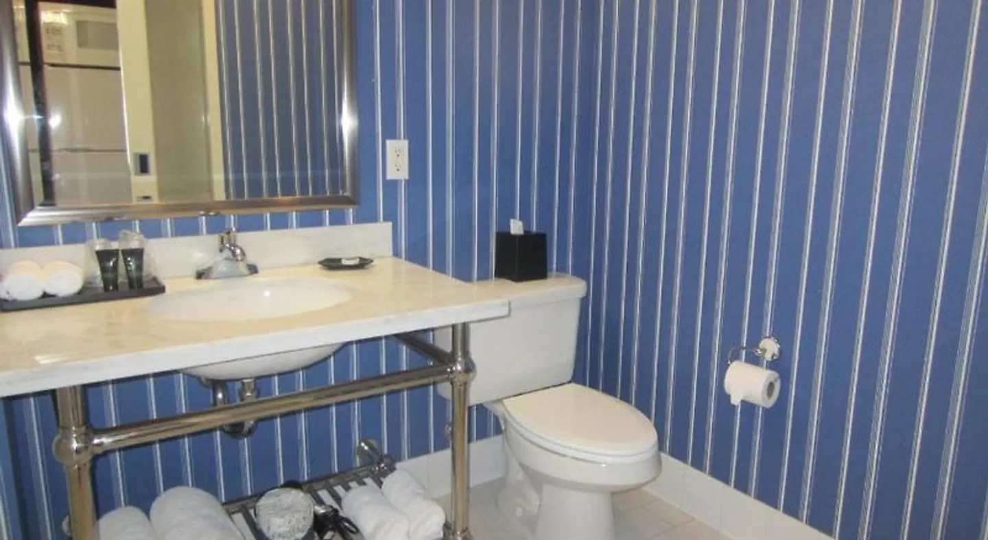 University Plaza Waterfront Hotel Badezimmer