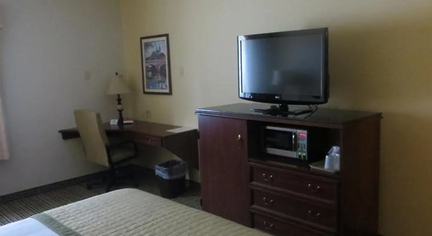 Baymont by Wyndham Knoxville/Cedar Bluff ROOM_EXAMPLE