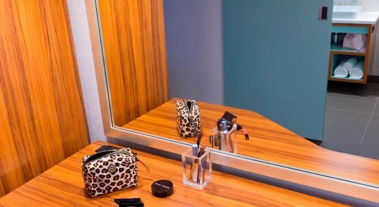 The Verb Hotel ROOM_EXAMPLE