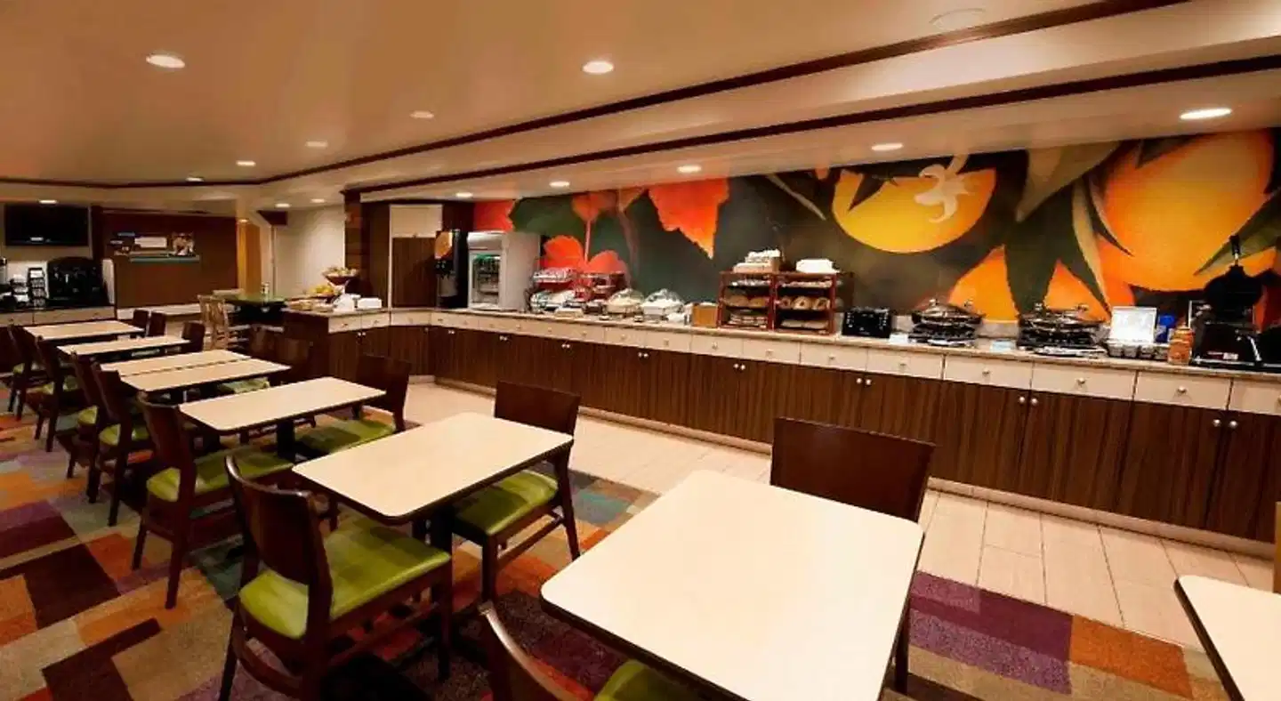 Fairfield Inn by Marriott New York JFK Airport Bar