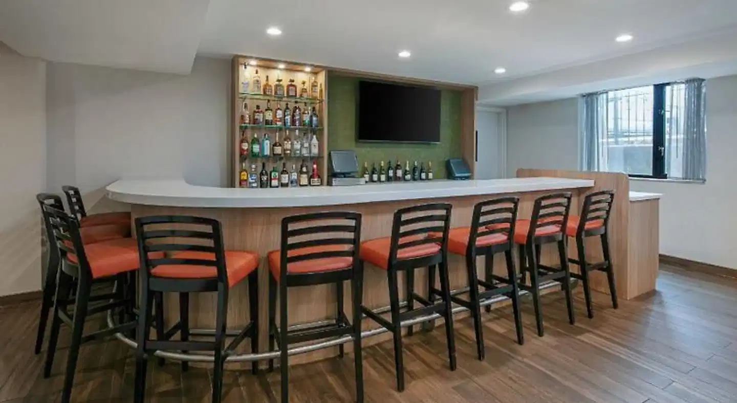 Fairfield Inn by Marriott New York JFK Airport Bar