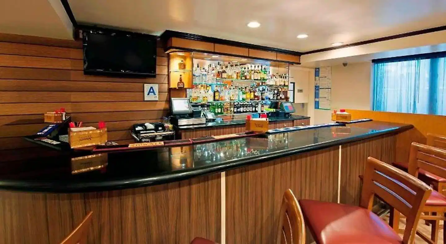 Fairfield Inn by Marriott New York JFK Airport Bar
