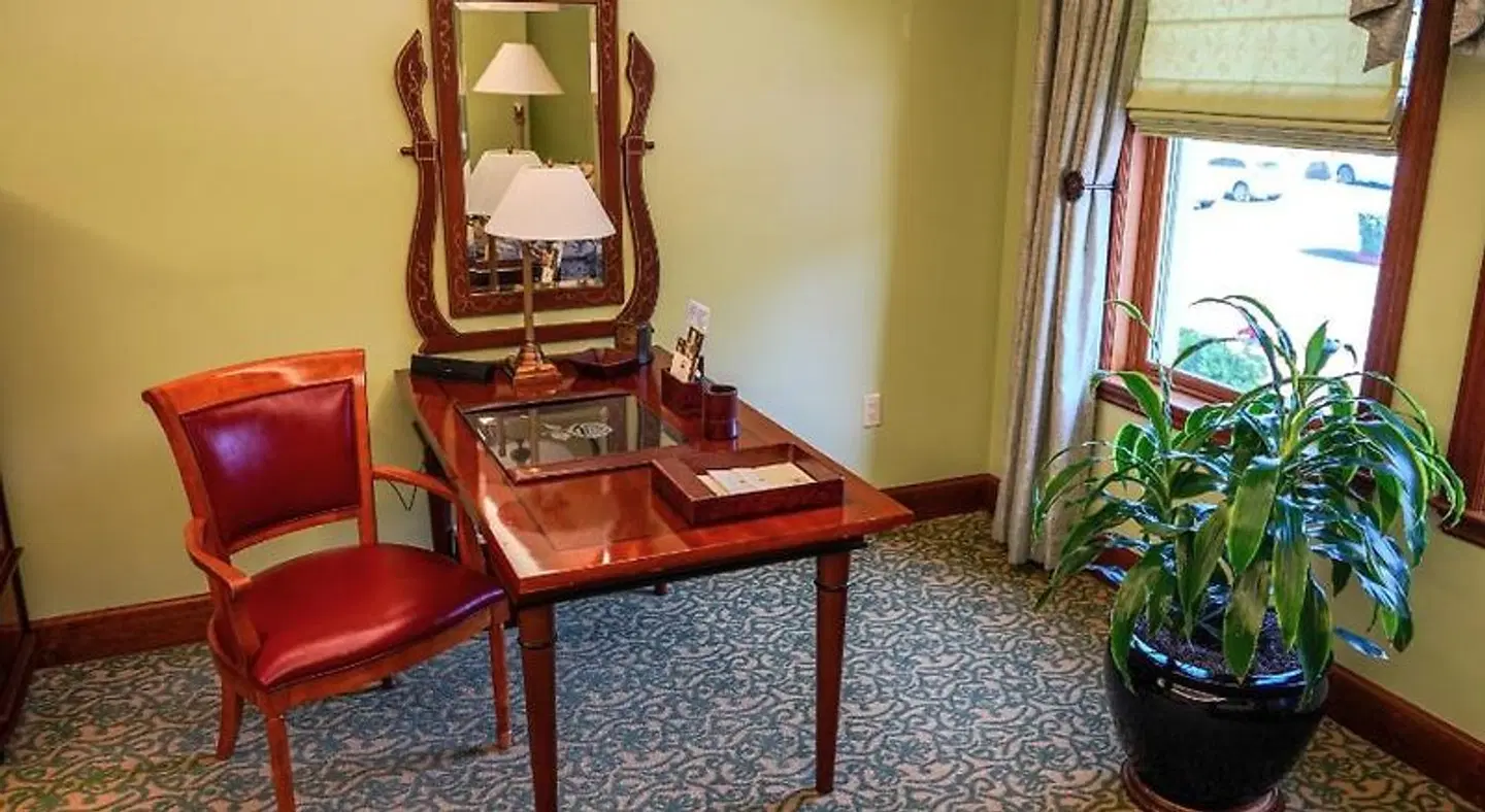 The Rose Hotel ROOM_EXAMPLE