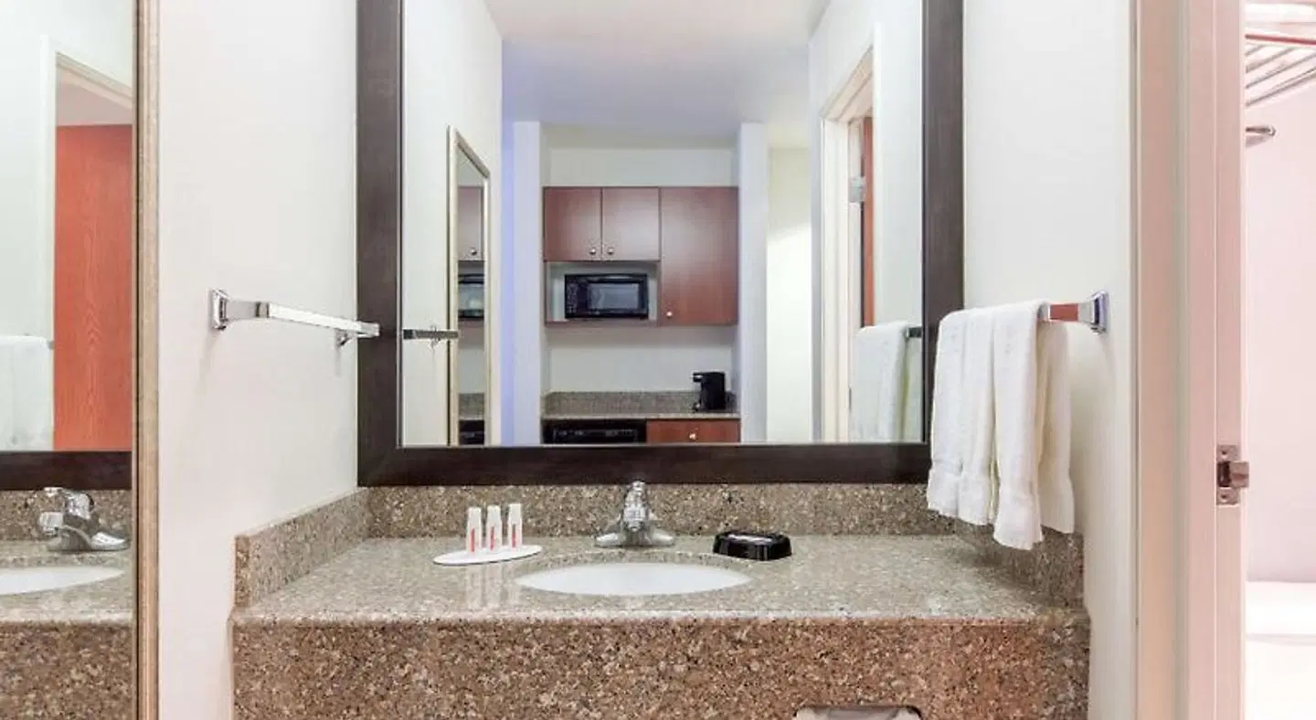 Baymont by Wyndham Lubbock West Badezimmer