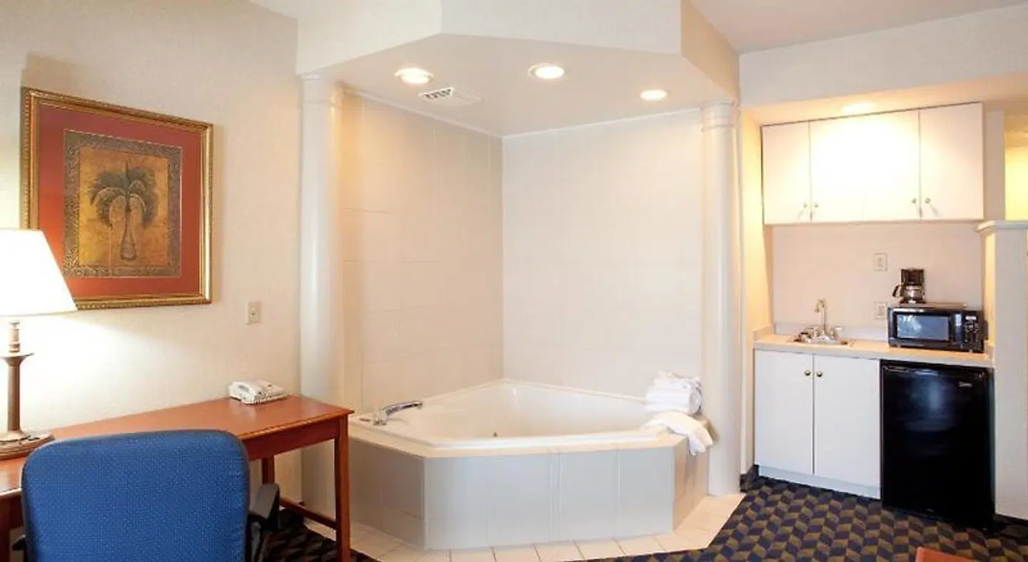 Holiday Inn Express & Suites Orangeburg by IHG Badezimmer