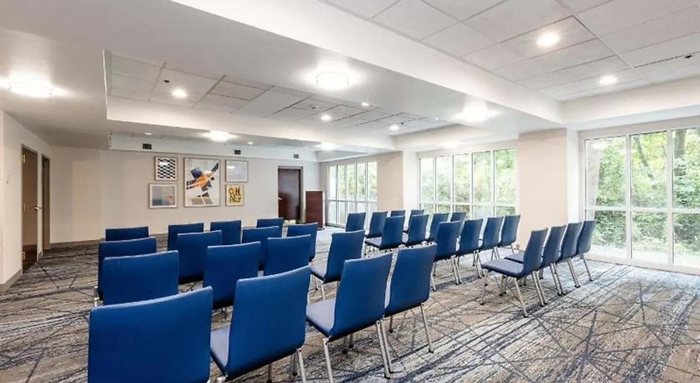 Holiday Inn Express & Suites Charleston-Ashley Phosphate by IHG Konferenz