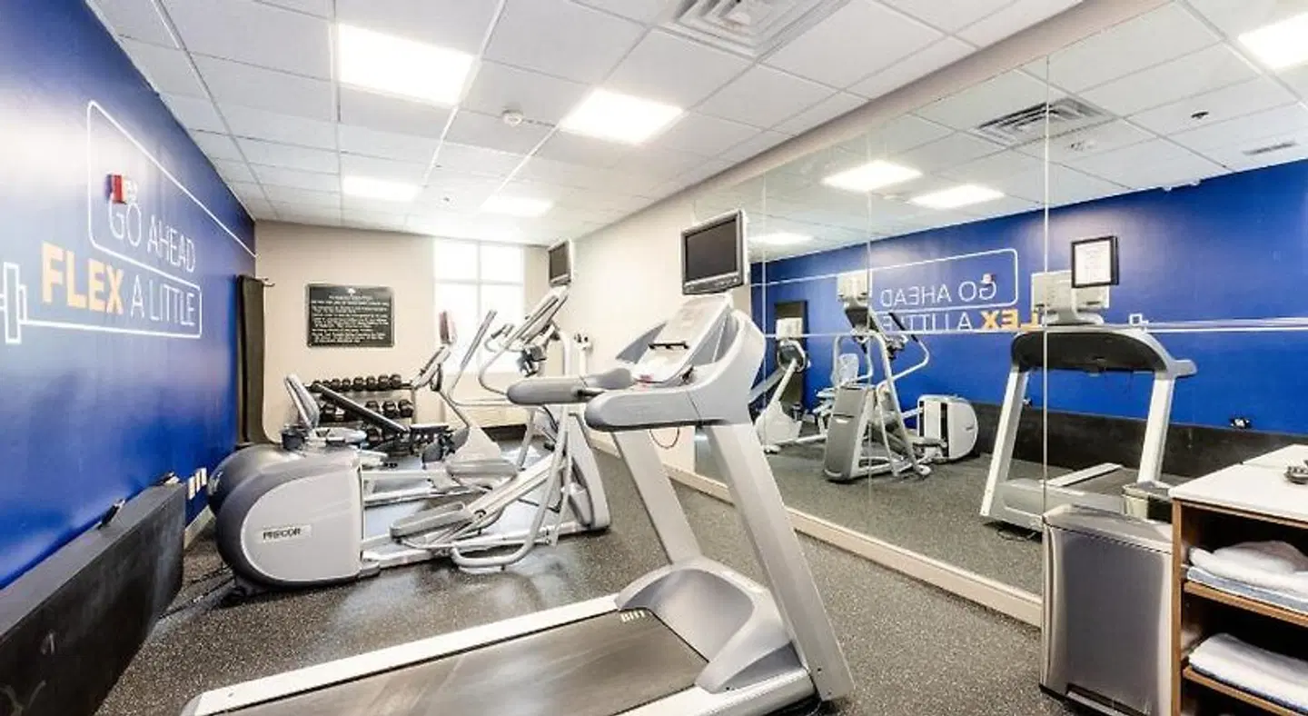 Holiday Inn Express & Suites Charleston-Ashley Phosphate by IHG SPORTS_AND_LEISURE