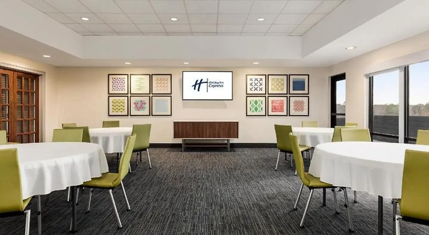 Holiday Inn Express Lexington North West-The Vineyard Bar