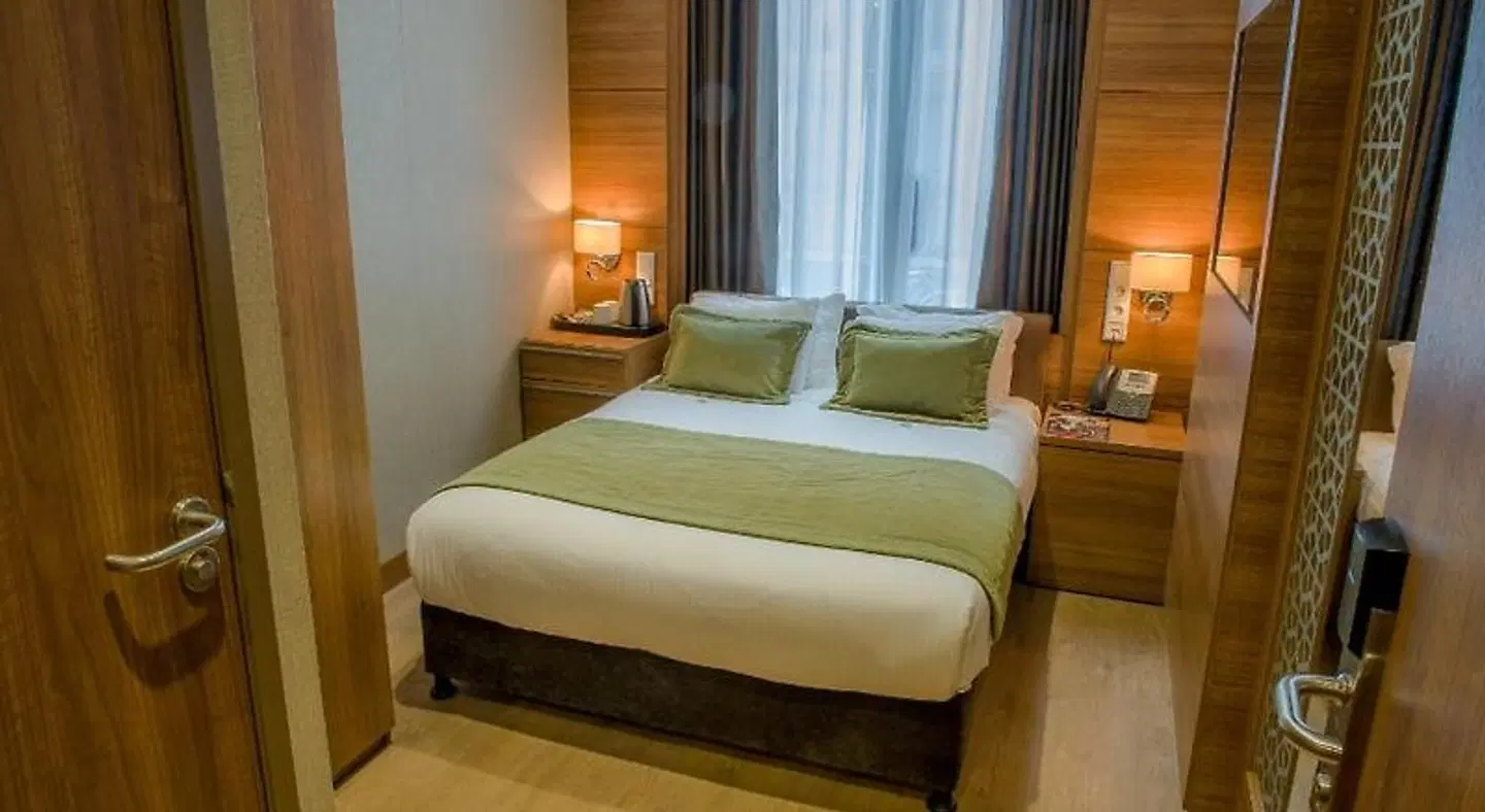 Grand Hotel Downtown ROOM_EXAMPLE