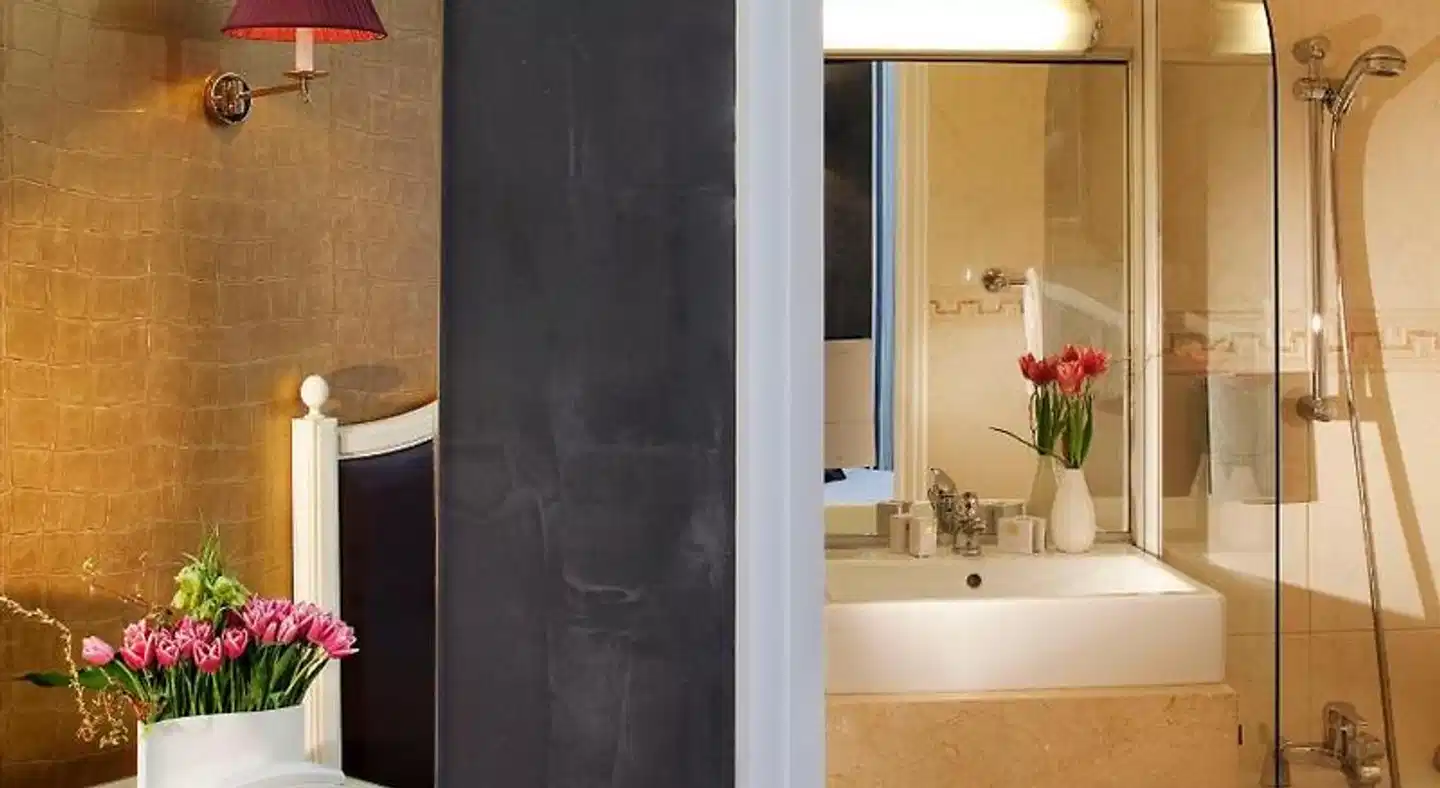 Hotel Plaza Elysées Badezimmer