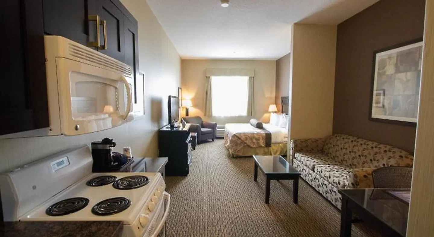Best Western Plus Estevan Inn & Suites ROOM_EXAMPLE