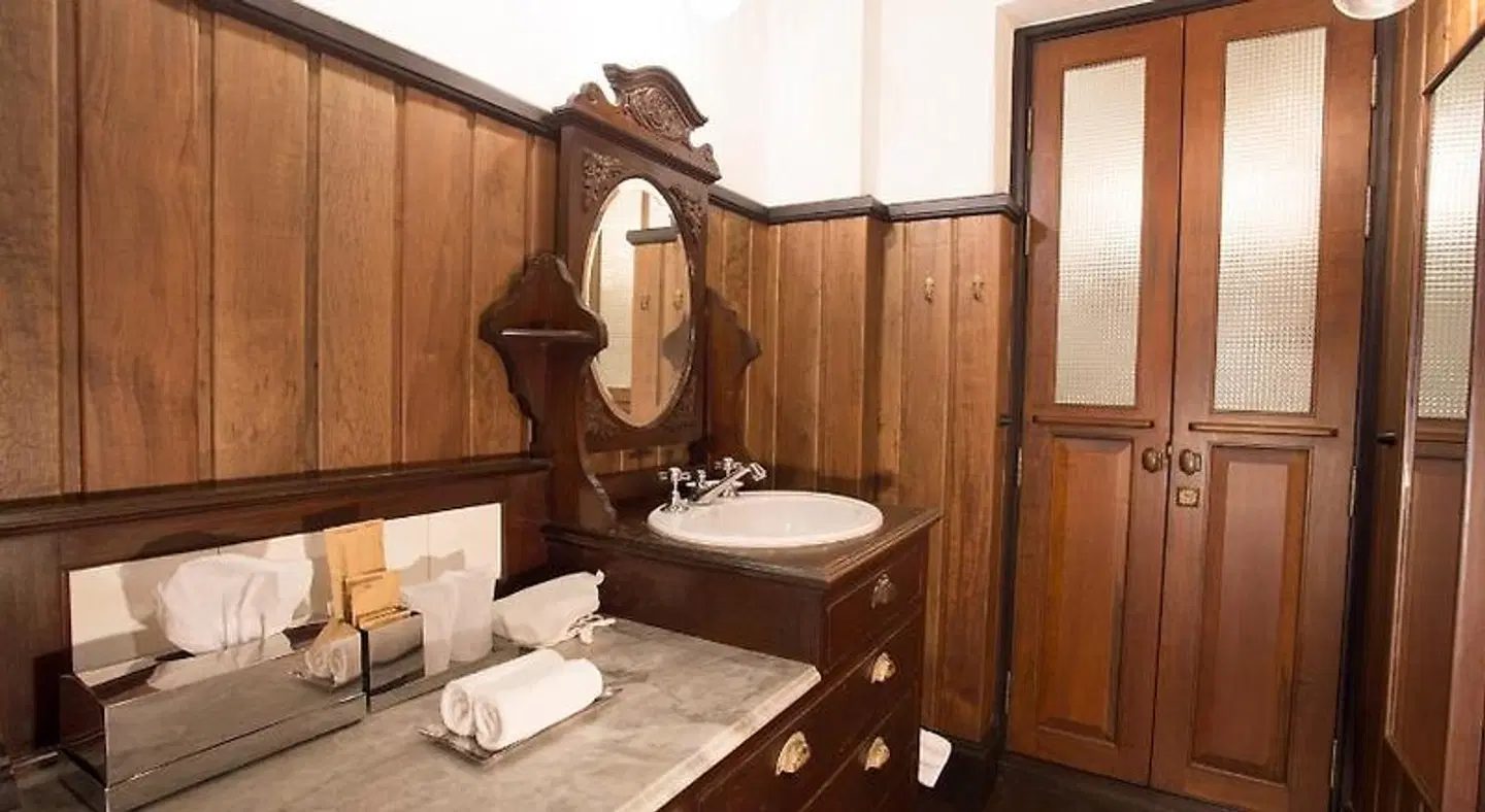 1905 Heritage Corner Badezimmer