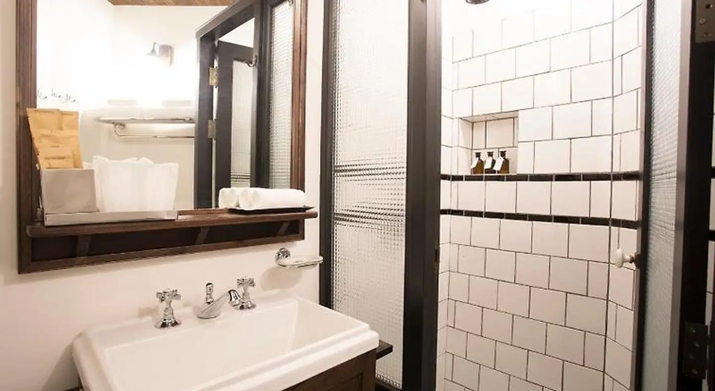 1905 Heritage Corner Badezimmer