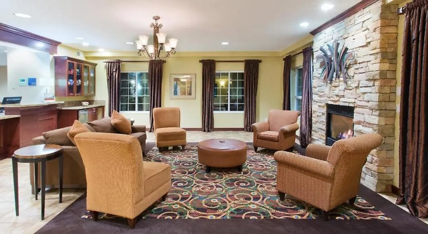 Holiday Inn Express & Suites Portland-Jantzen Beach by IHG LOUNGE_LOBBY