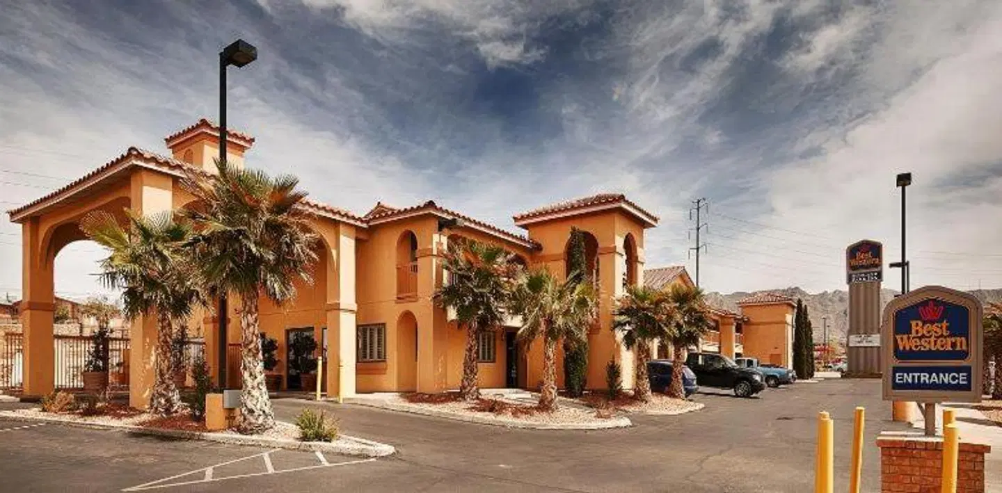 Best Western Sunland Park Inn EXTERIOR