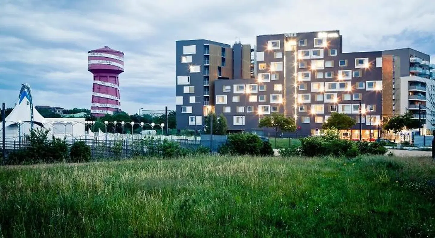 ibis Lyon Carré de Soie EXTERIOR