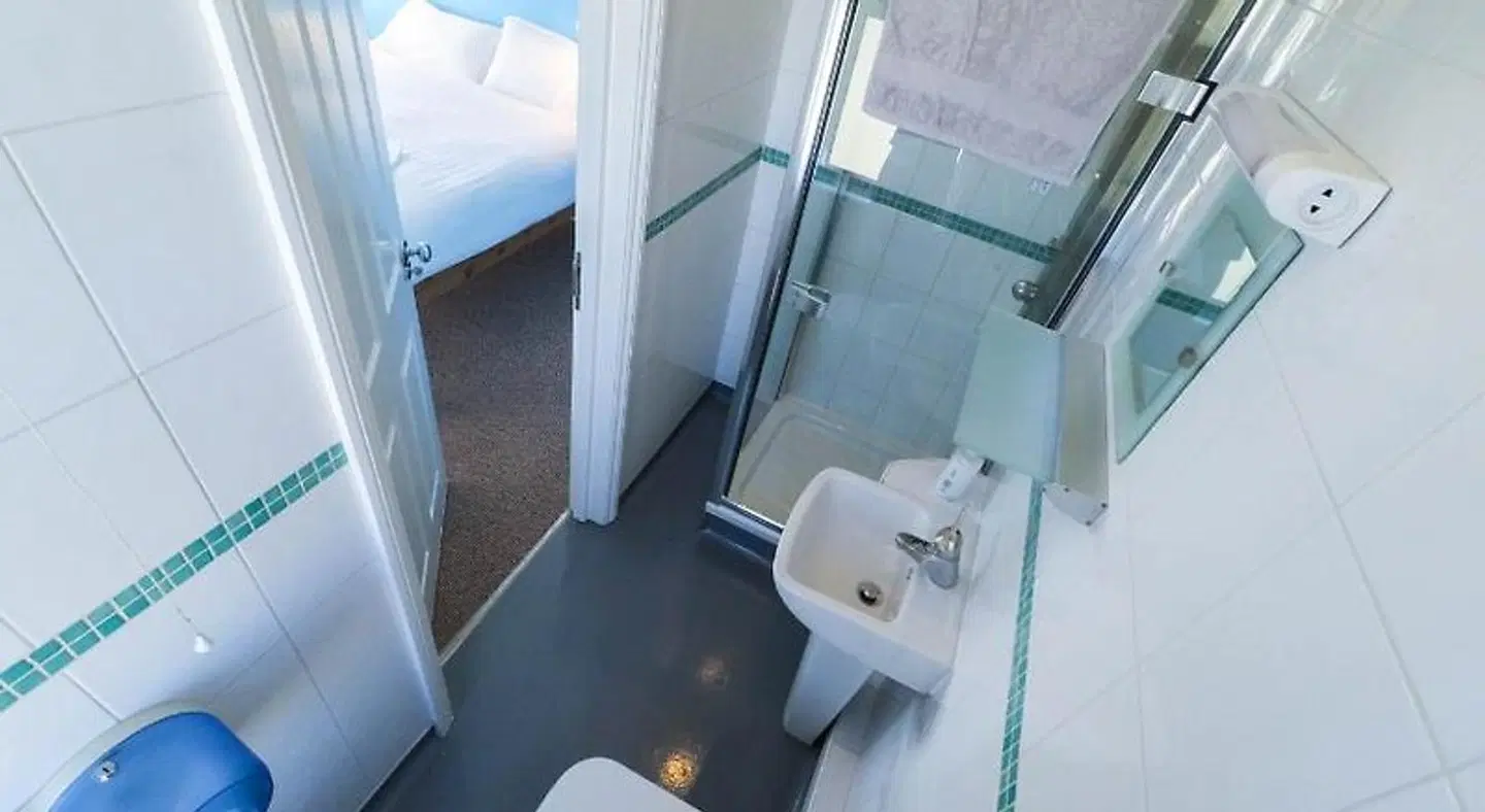 Reef Island Lodge - Hostel Badezimmer