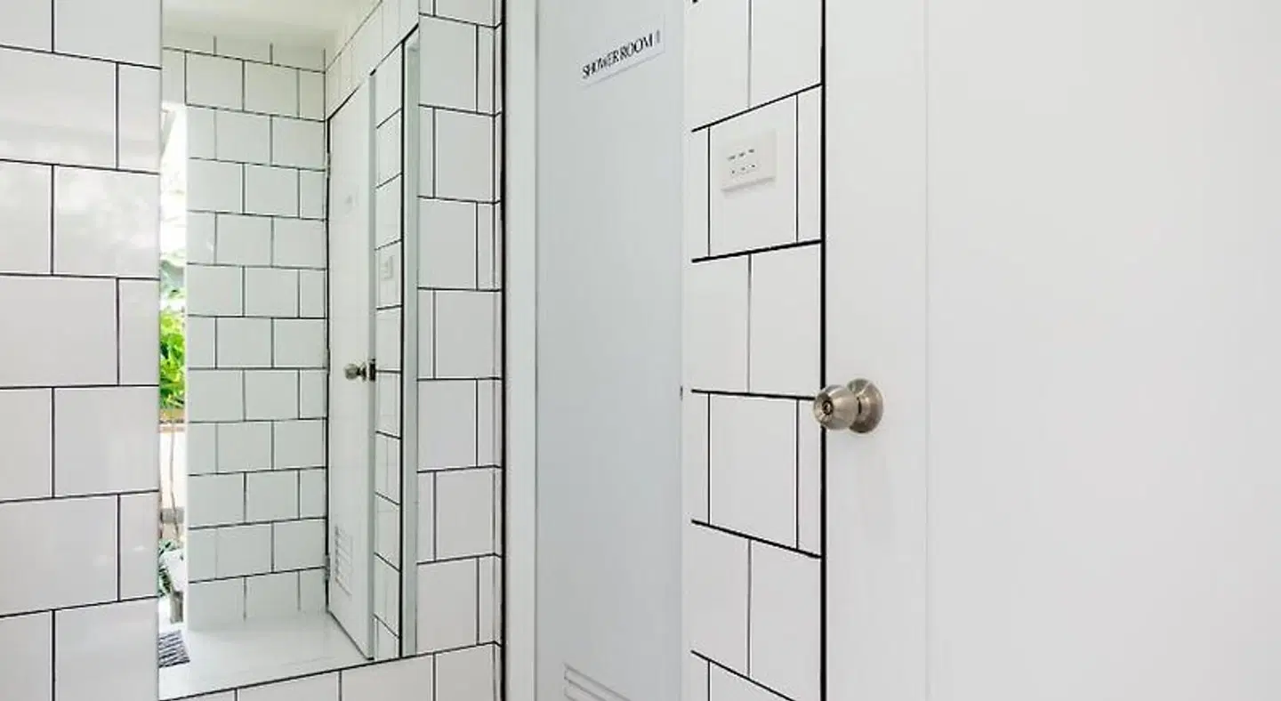 The Snug Airportel Badezimmer
