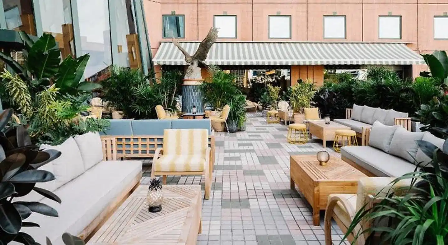 Eaton HK Terrasse