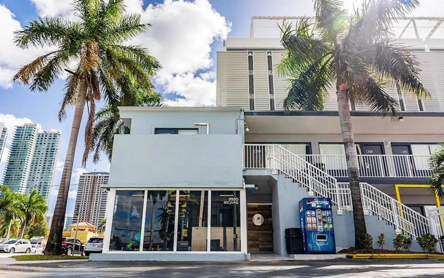 Up Midtown Hotel EXTERIOR