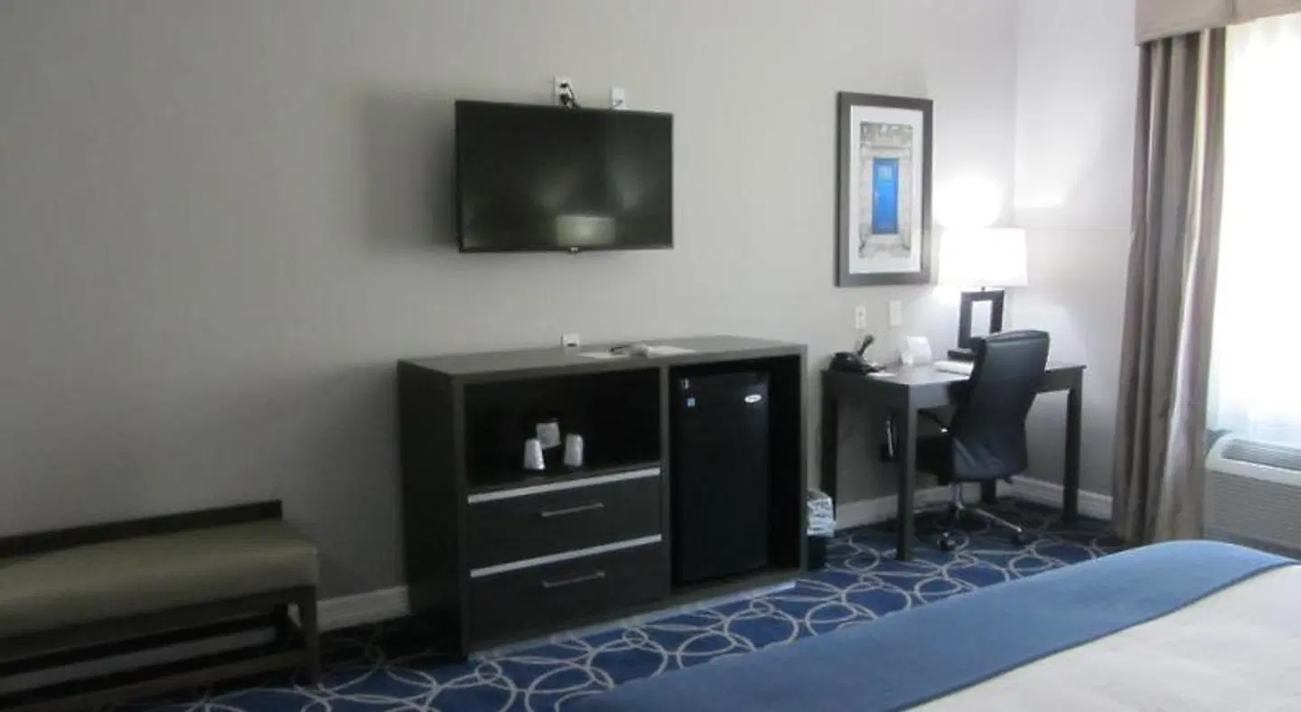 Holiday Inn Express & Suites Houston North - IAH Area by IHG ROOM_EXAMPLE