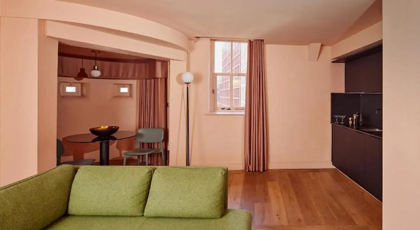 Whitworth Locke ROOM_EXAMPLE