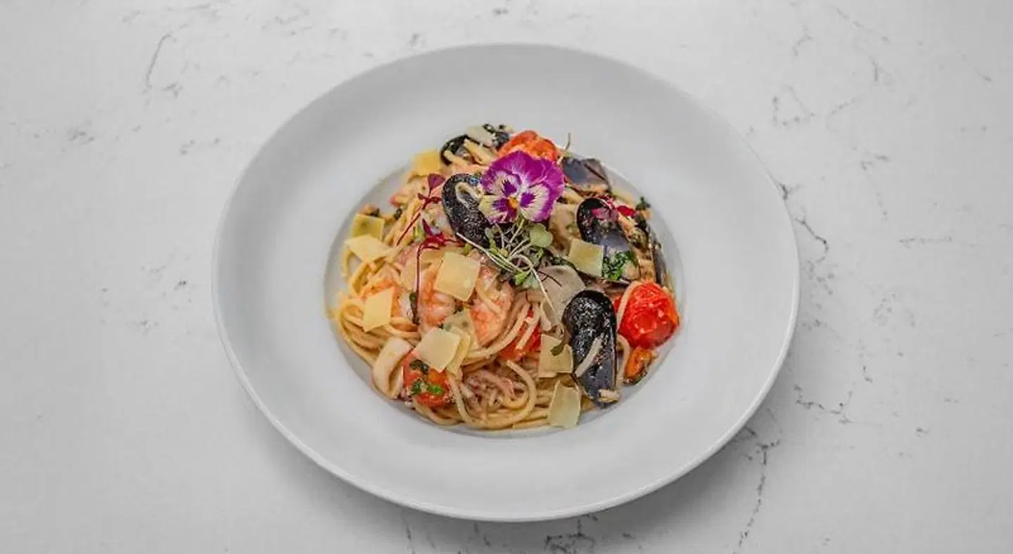 THE STRAND HOTEL Restaurant