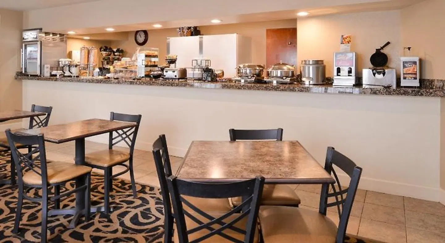 Best Western Executive Inn & Suites Bar