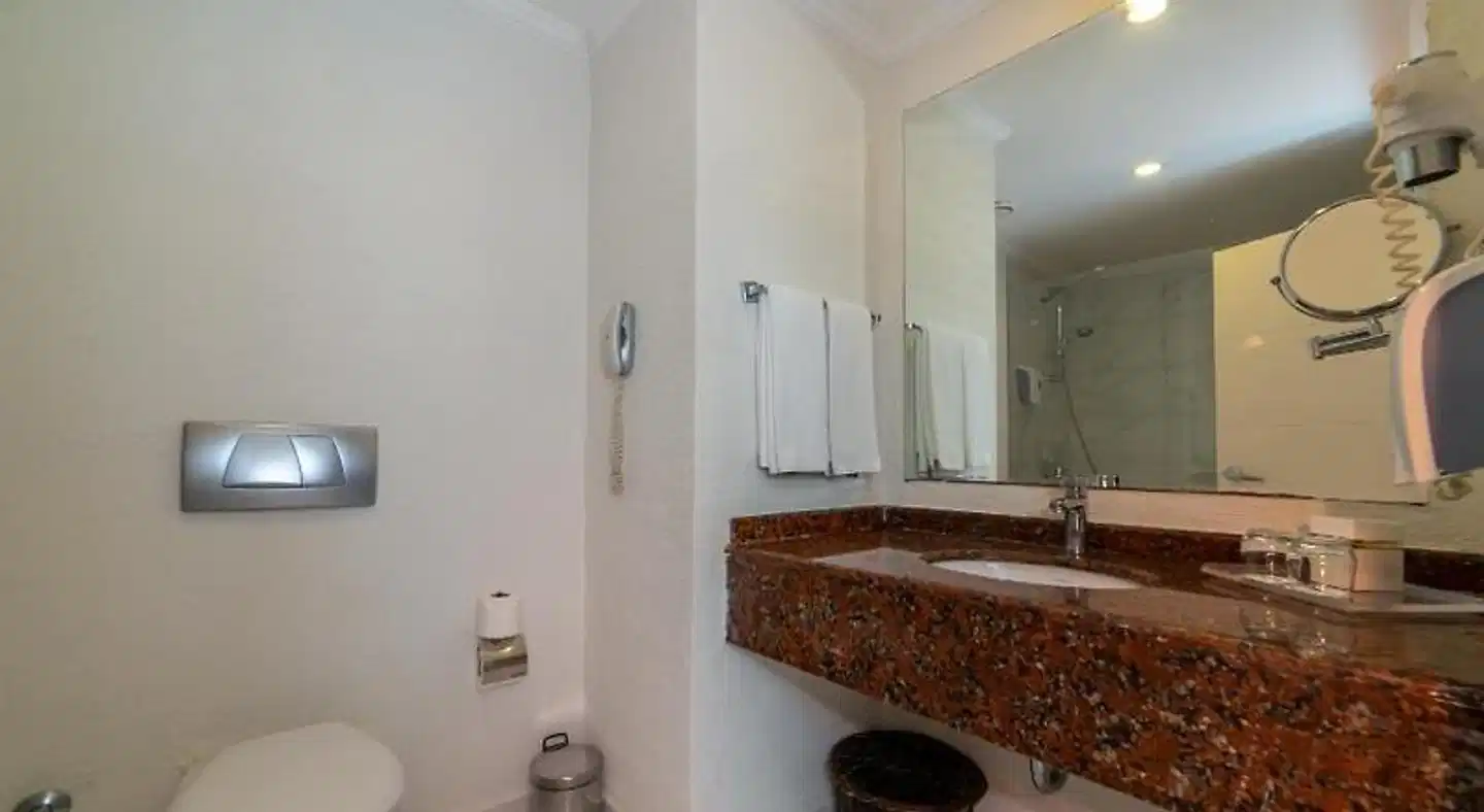 Transatlantik Hotel And Spa Badezimmer