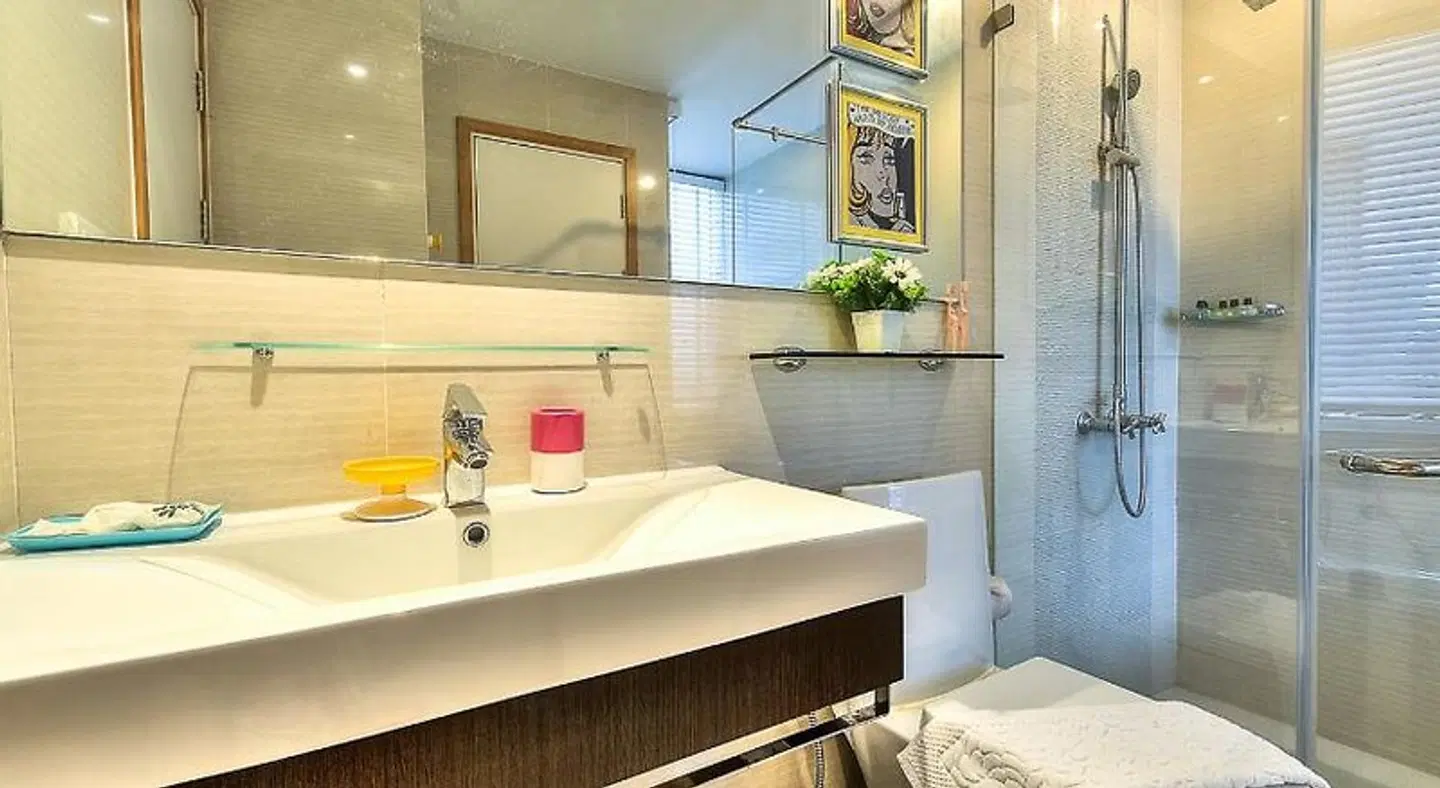 The Title Boutique Condotel Badezimmer