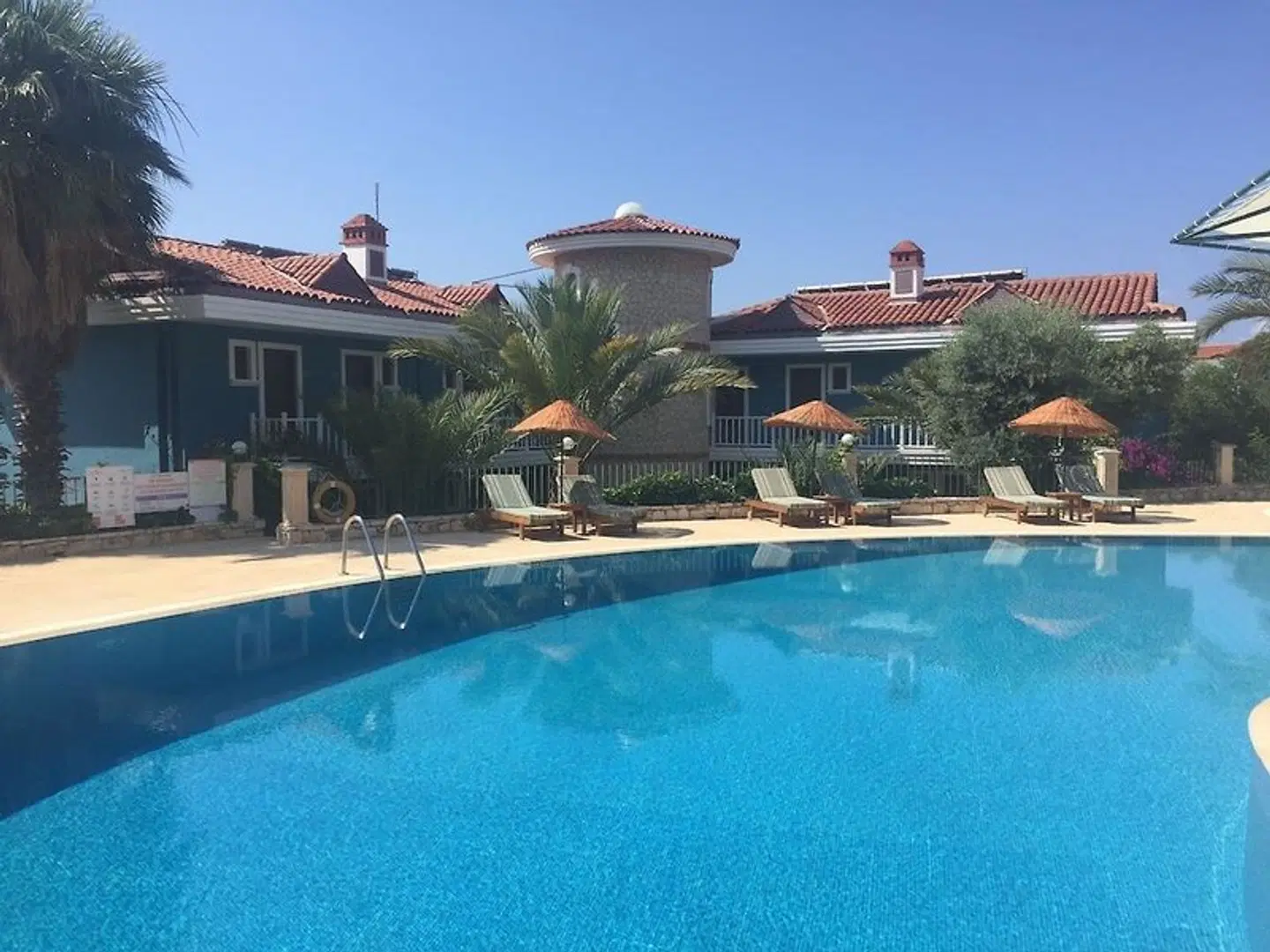 Aquarius Hotel OUTDOOR_POOL