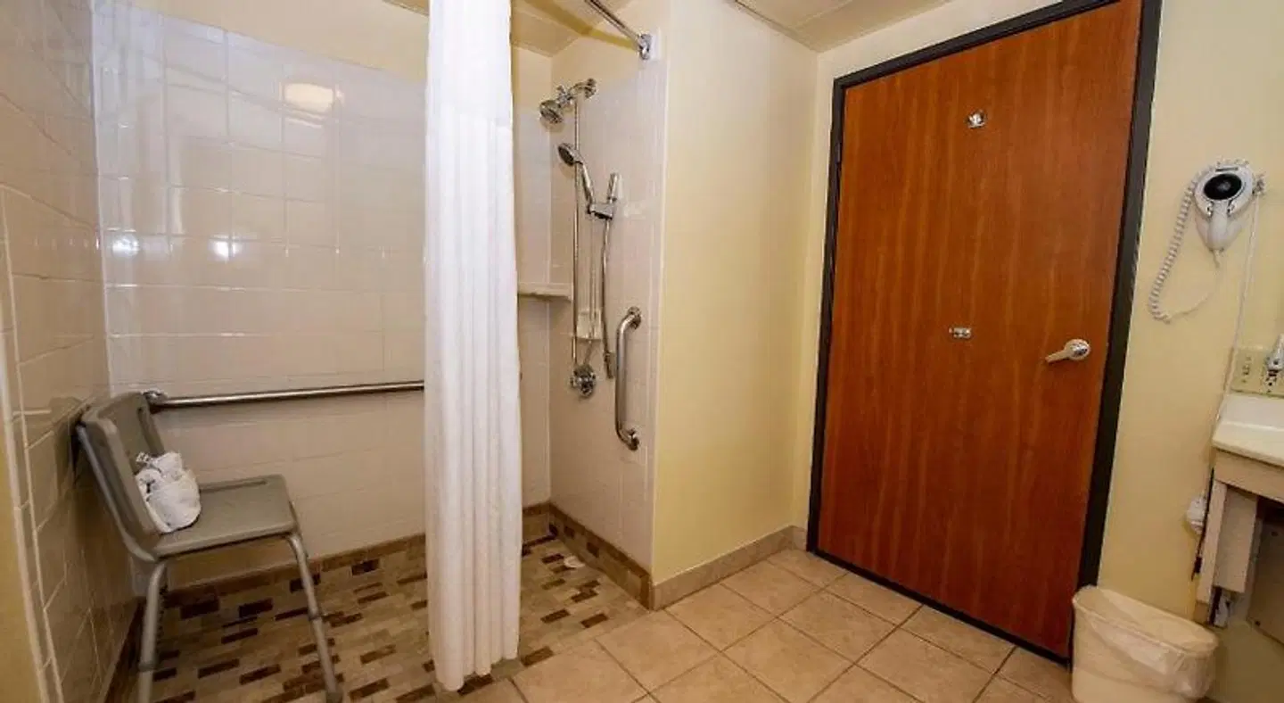 Quality Inn South Colorado Springs Badezimmer