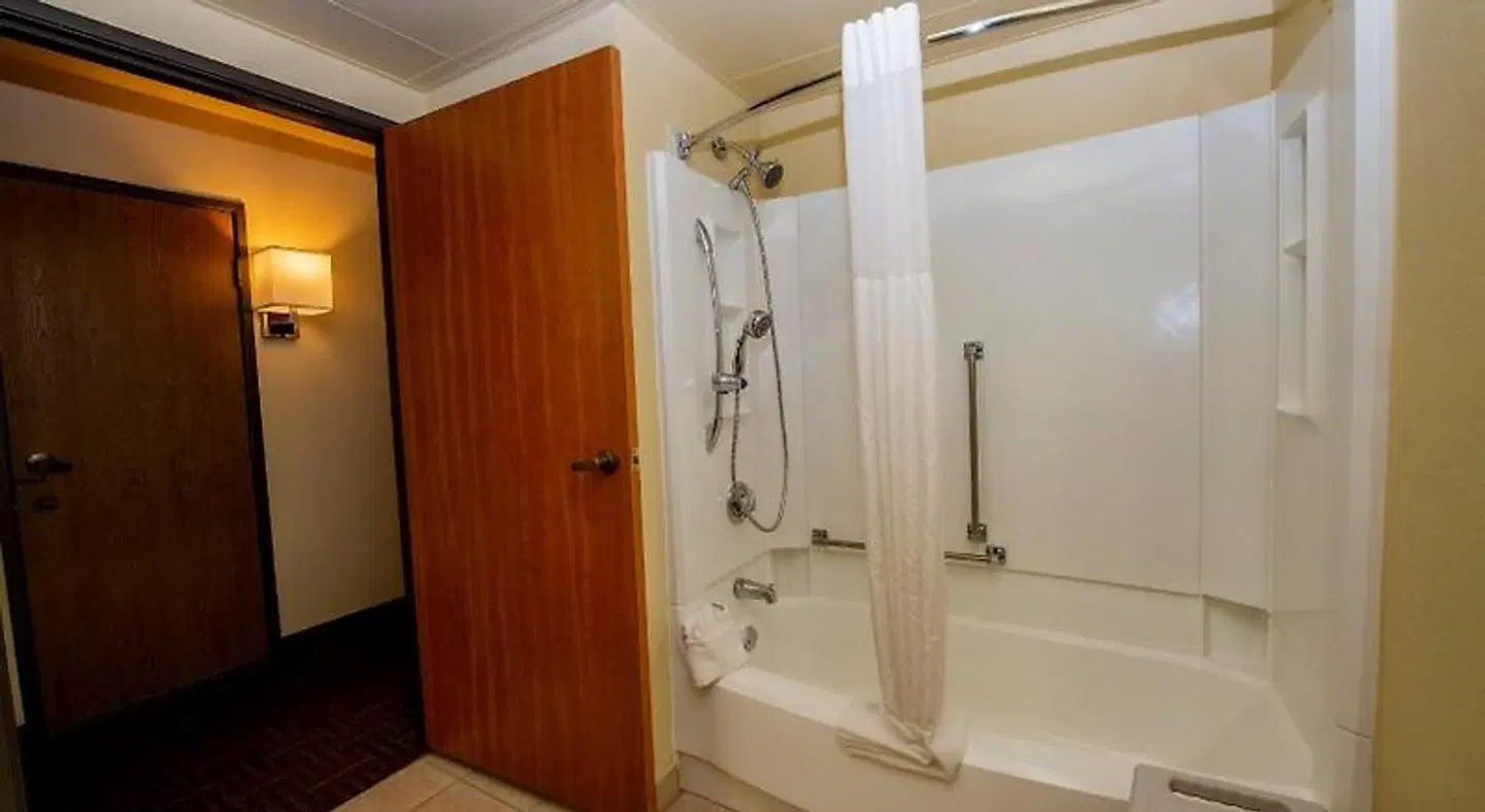 Quality Inn South Colorado Springs Badezimmer