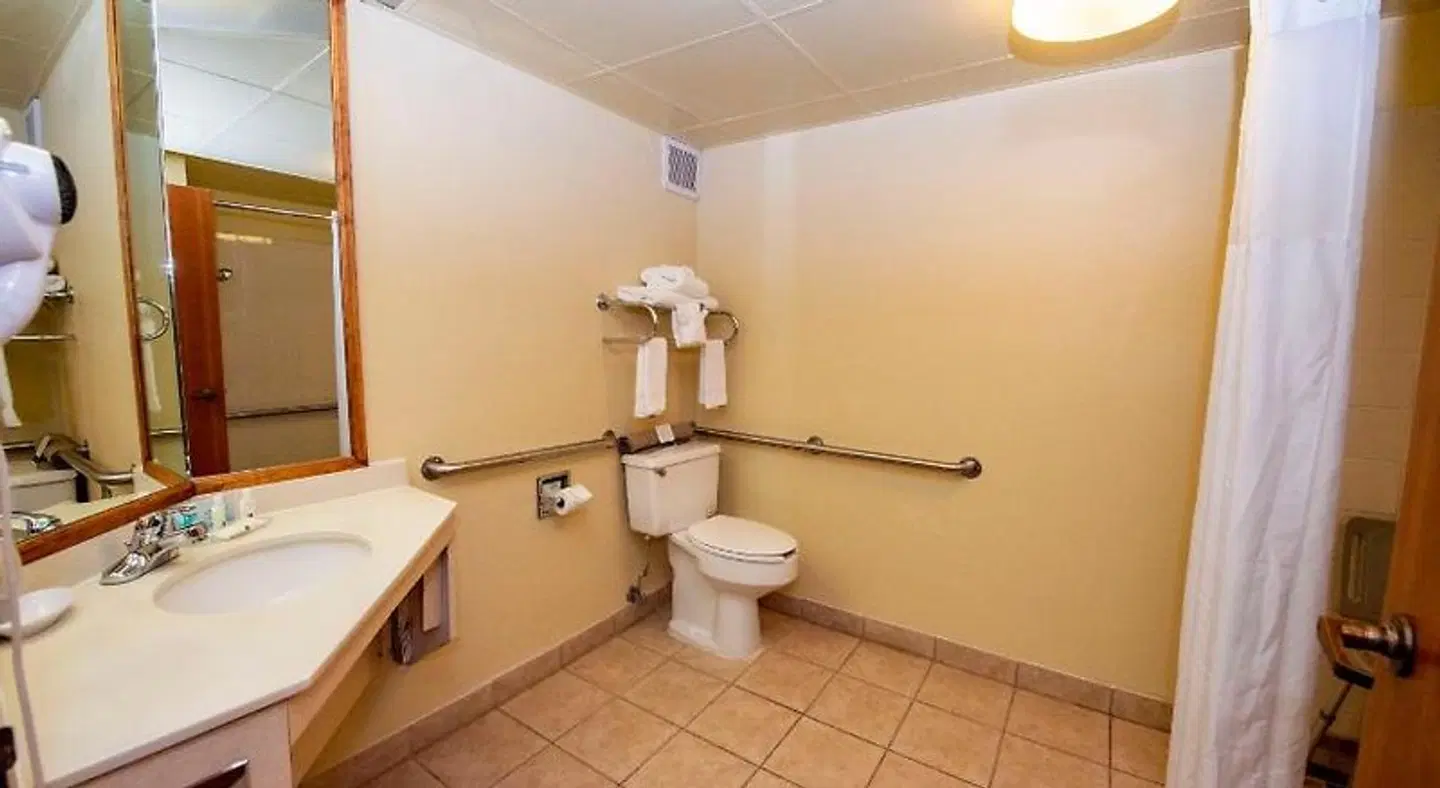 Quality Inn South Colorado Springs Badezimmer