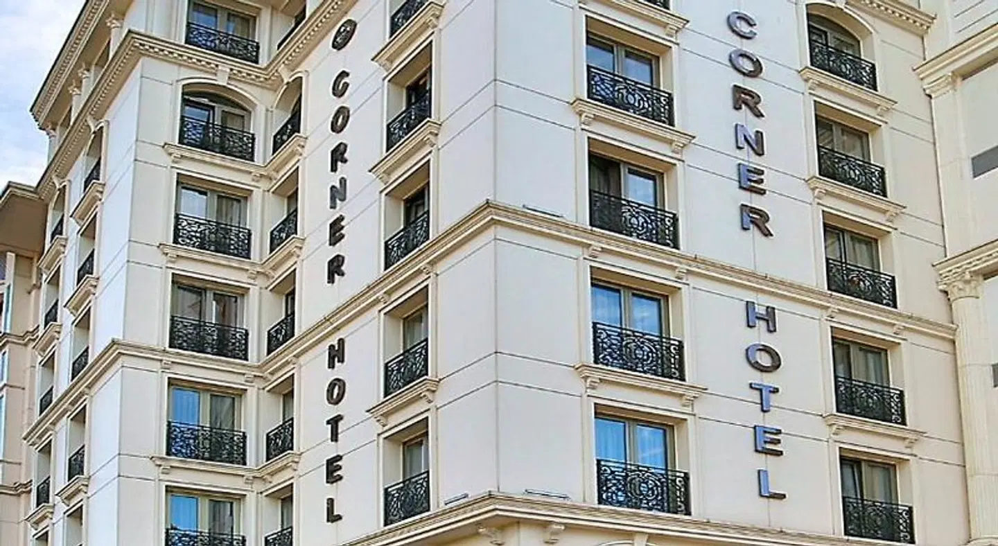Corner Hotel EXTERIOR